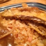 キッチン・ゴン - ガーリックライスに、ビーフカツ、カレーソースがけ☆