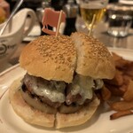 Peter Luger Steak House Tokyo - チーズトッピングにしました、ぽてともおいしかった！