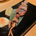 個室と海の台所 虎魚 - イカの丸干し炙り焼き　820円