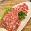 Yakiniku Hausu Oohashi - 手前：牛ホホ肉、奥：牛ハラミ