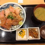 Maguro Ichiba - 平日ランチ（びん長天身の漬け丼、（ご飯大盛））。