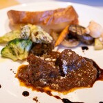 イタリア料理 ベルコルノ - 2024.4 鹿児島産牛ホホ肉の赤ワイン煮込み