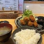 Sengyo To Honkaku Jizake Wasou Sakura No Niwa - 広島産カキフライ定食900円