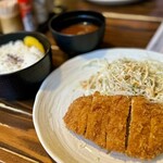 Izakaya Sanoya - チキンカツ定食（800円）
