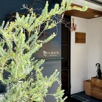 洋食 おがた - 心踊るエントランス