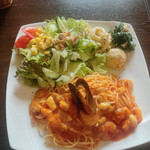 クルールプリュス - 料理写真:ワンプレートランチ
魚介のトマトソースランチ　1,200円（税込）
サラダ、日替わり前菜、ドリンク付き