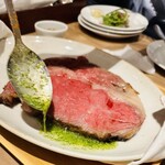 イタリア食堂 Ricco 21 - プライムリブ リッコスタイル 100g～(200g～ご注文承ります) ～グレイビーバターソース～
      ¥2,189