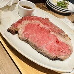 イタリア食堂 Ricco 21 - プライムリブ リッコスタイル 100g～(200g～ご注文承ります) ～グレイビーバターソース～
      ¥2,189
