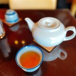 中国名菜 露天 - お茶はポットサービスで、お店とお客さんの双方にとって効率的