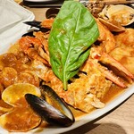 イタリア食堂 Ricco 21 - 活〆鮮魚のアクアパッツァ トマト風味のブイヤベース(本日の鮮魚)
      ¥2,409