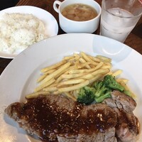 渋谷アチェーゾ - サーロインステーキランチ　1,680円　スープバー・ドリンクバー付
