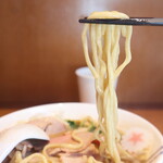 スターマッスル - 醤油マッスルラーメンの麺