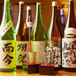 全国の厳選地酒が豊富。季節ごとに違った味わいも楽しめます