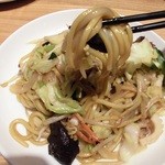 大阪王将 - かなり太めのストレート麺