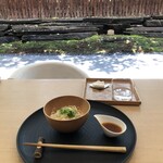 Sasha Kanetanaka - 麺盆　温製　白木椀　熱盛　稲庭うどん　九条葱　黄身醤油