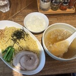 Ikina Isshou - 塩つけ麺 大盛、ランチサービスライス