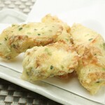 4 pieces of deep-fried chikuwa with seaweed