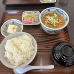 もつ煮屋 日の出食堂 - 