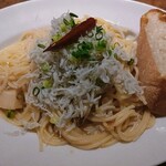 244082907 - 本日のパスタ（シラスと筍のペペロンチーノ）アップ！