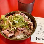 Mendokoro Suwa - 「チャーシューおかか飯」は隠れた人気アイテムだ。