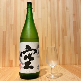 コスパ抜群のワインや日本酒を厳選。お好きな一杯を楽しんで