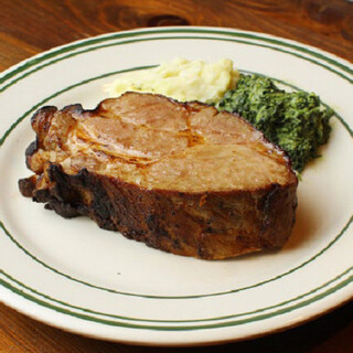 こだわりの「大麦仕上三元豚」