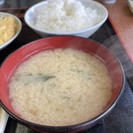 Ichi Fuji Shiyokudou - 出し巻き定食に付いてくる味噌汁
