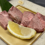 Thick-sliced Cow tongue 1,090 yen (1,199 yen including tax)