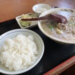 Ichi Fuji Shiyokudou - 定食のごはんは中盛りがデフォルト