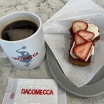 DACOMECCA - ホットコーヒーandいちごのハニートースト