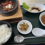 Fujihei Gen Gorufu Kurabu Resutoran - 石焼き麻婆豆腐と水餃子