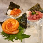 SAKANA&SAKE ちょこっと - ちょこっとの代表メニュー「グラス軍艦」です。三個セットでご提供しております。
