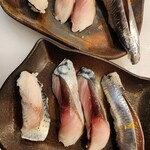 SAKANA&SAKE ちょこっと - ヒカリモノ握りセットです。