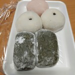 ちよじ屋 - 上からこしあん、ごまくるみ、あんなしよもぎ