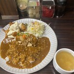 カレー倶楽部 ルウ - スープとサラダはランチタイムサービス　1,080円