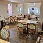 安兵衛 - 広いテーブル席　先客２名