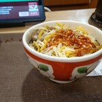 すき家 - ヤンニョムチーズ牛丼 小