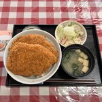 安兵衛 - サラダ味噌汁　おしんこ付き　¥800