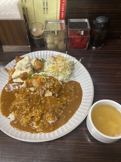 Kare Kurabu Ruu - スープとサラダはランチタイムサービス　1,080円