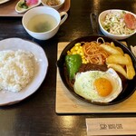 モグカフェ - 目玉焼きハンバーグセット