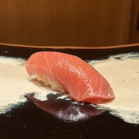 鮨 龍次郎 - 中トロから始まる握り　青森尻労産延縄140kg腹中トロ