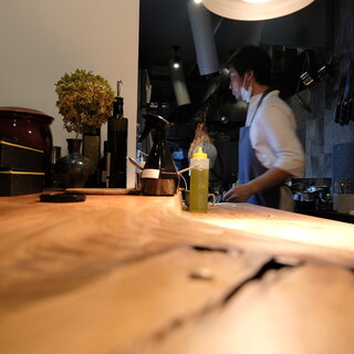 《シェフ外山慎》素材の味を引き出すここにしかない料理