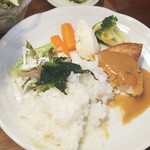 キッチン ブルー グローブ - ご飯にもほうれん草を乗せて