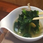 キッチン ブルー グローブ - 具沢山なほうれん草