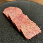 焼肉ホルモン 新井屋 にかい - 特選厚切りタン塩