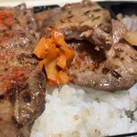 たんや善治郎 - 付属の七味をかけるとまた美味