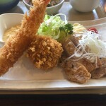 Nandoki Bokujou - 肉汁あふれる看板メニュー「茅ヶ崎メンチカツ」、第二の名物「豚のみそ漬け」は美味しい