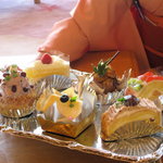 本日のケーキ（どれもボリューミー）