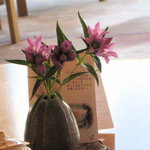 ロビーラウンジ すみれ - 今日のテーブルのお花は・・・