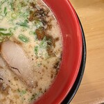 まこと屋 - 牛じゃんラーメン870円　右